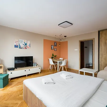 아파트 Saska Kepa Serene By Bookinghost *