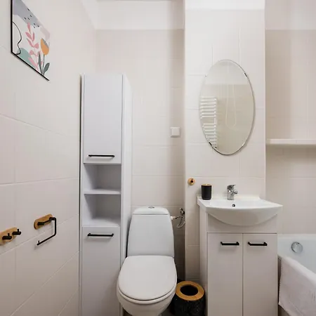 Saska Kepa Serene By Bookinghost * Varşova