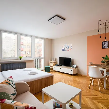 Saska Kepa Serene By Bookinghost * Warsaw