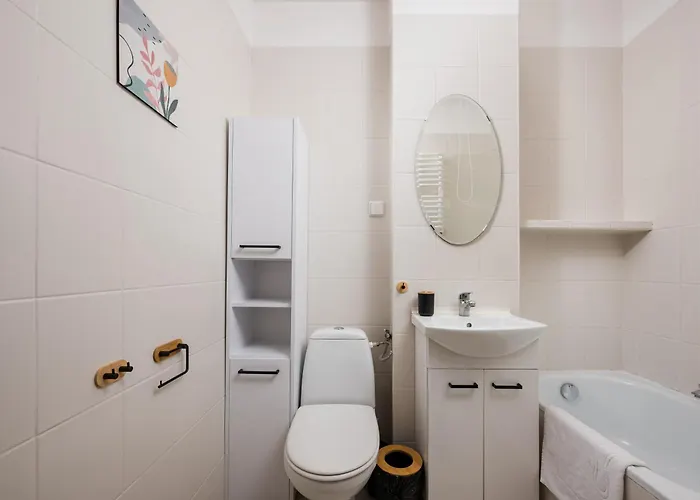 Saska Kepa Serene By Bookinghost * 바르샤바